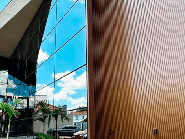 Consultório amparo … fachada Atlanta e guarda corpo vidro e pinça …