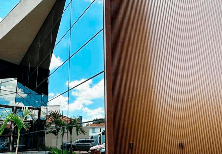 Consultório amparo … fachada Atlanta e guarda corpo vidro e pinça …