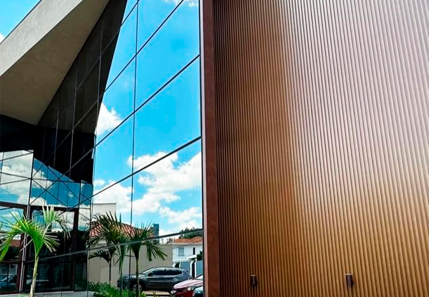 Consultório amparo … fachada Atlanta e guarda corpo vidro e pinça …